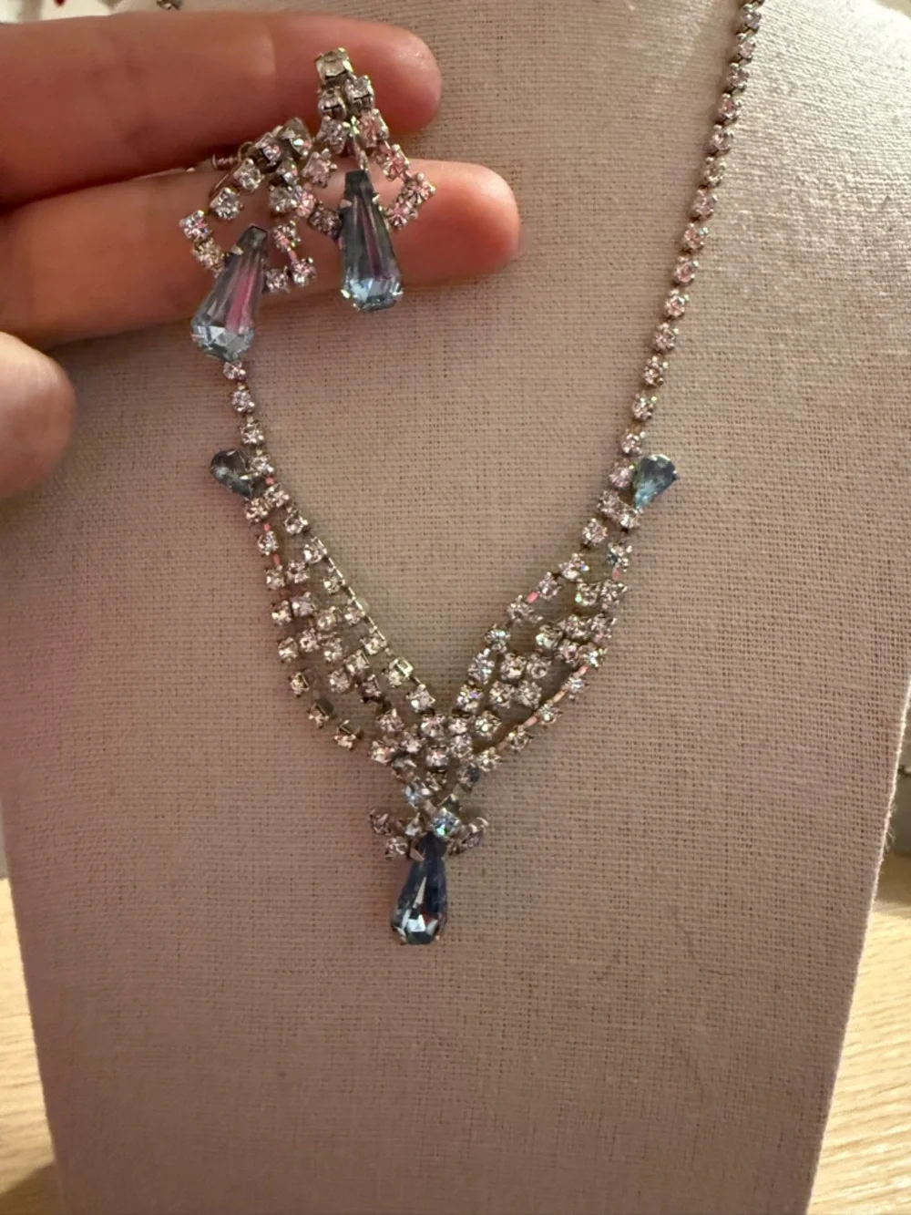 Vintage Silver Tone Blue Rhinestone Bib Necklace and Screw Back Earrings‎ Set